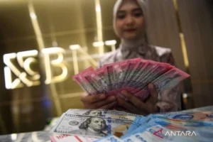 Rupiah Melemah di Awal Perdagangan, Sentimen Konflik Timur Tengah dan Peringatan Fitch Tekan Pasar